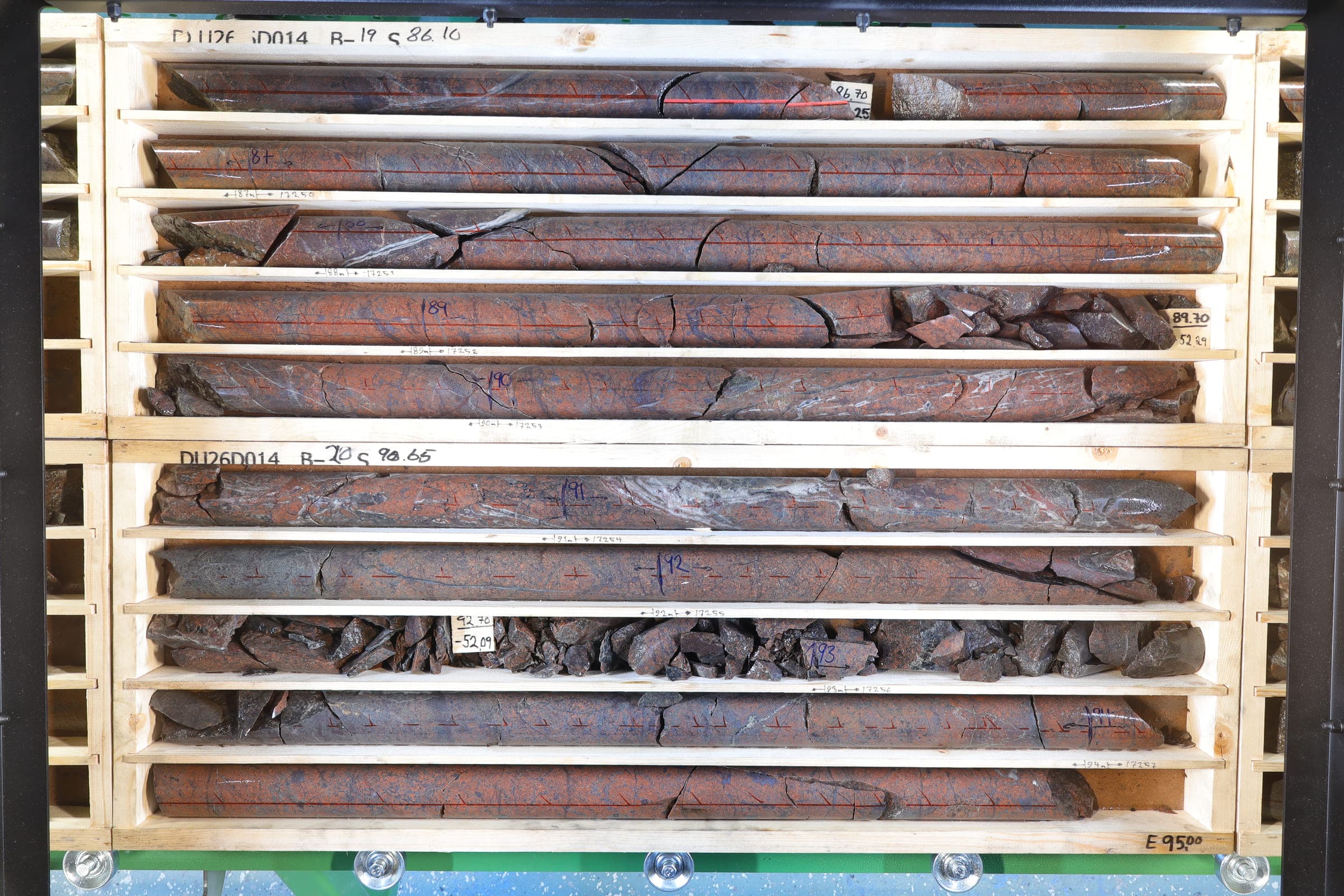 Drill core from hole DU26D014, 86.10–95.00 m, in core boxes